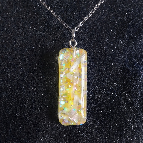 Yellow faux opal and selenite organite orgone bar oblong silver necklace new - Picture 4 of 5